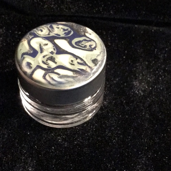 Lipgloss Jar w/ polymer clay accent on the lid - Picture 1 of 4